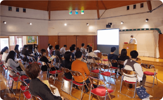 入園説明会に参加する親御さんたち