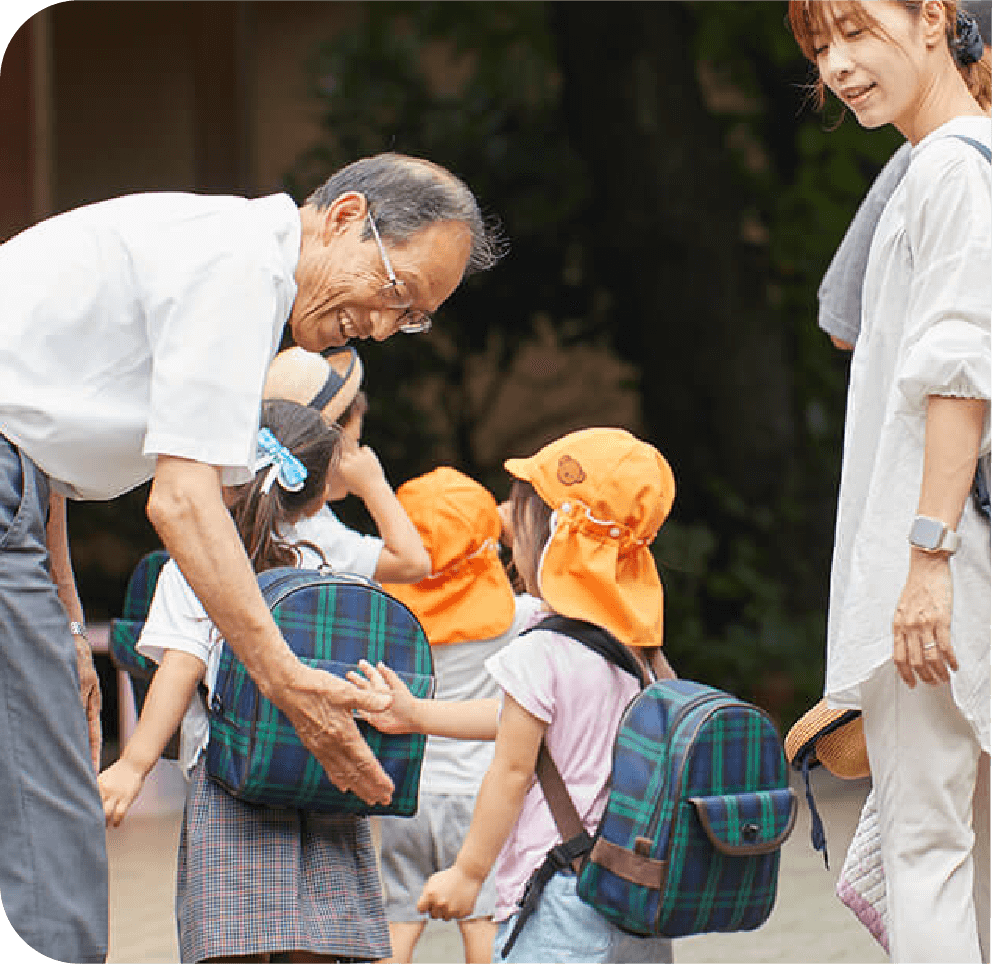 送り迎えをする親